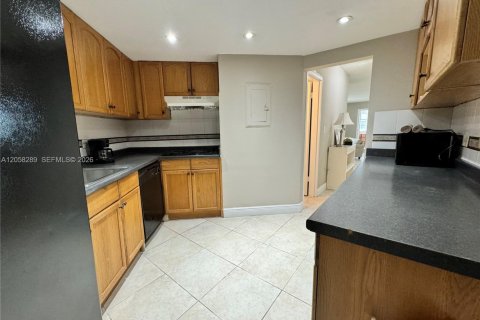 Copropriété à louer à Miami, Floride: 2 chambres, 91.97 m2 № 2168141 - photo 9