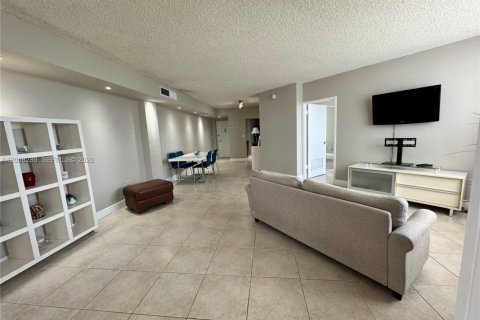Copropriété à louer à Miami, Floride: 2 chambres, 91.97 m2 № 2168141 - photo 4
