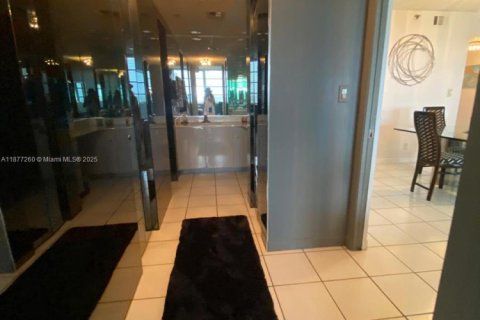 Condo in Pompano Beach, Florida, 3 bedrooms  № 1922147 - photo 17