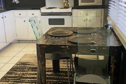 Condo in Pompano Beach, Florida, 3 bedrooms  № 1922147 - photo 19