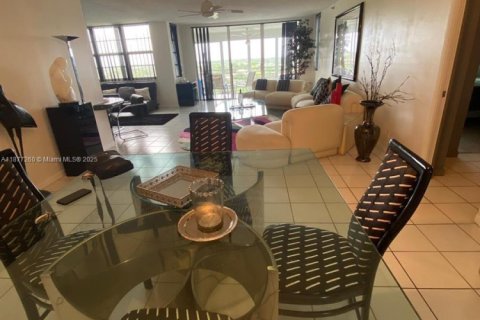 Condo in Pompano Beach, Florida, 3 bedrooms  № 1922147 - photo 21