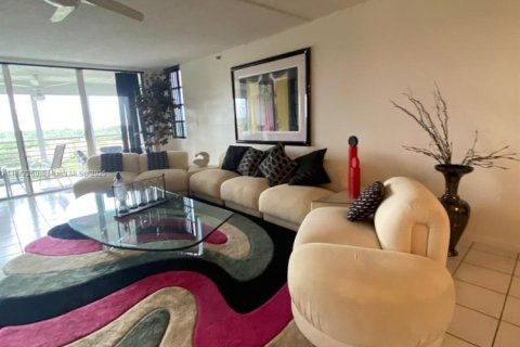 Condo in Pompano Beach, Florida, 3 bedrooms  № 1922147 - photo 3