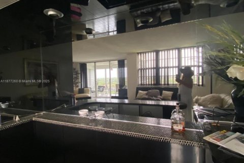 Condo in Pompano Beach, Florida, 3 bedrooms  № 1922147 - photo 4