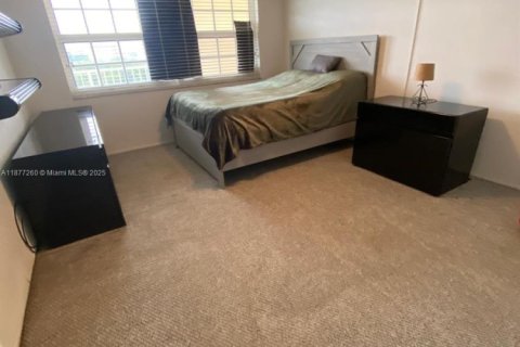 Condo in Pompano Beach, Florida, 3 bedrooms  № 1922147 - photo 15