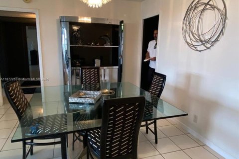 Condo in Pompano Beach, Florida, 3 bedrooms  № 1922147 - photo 11