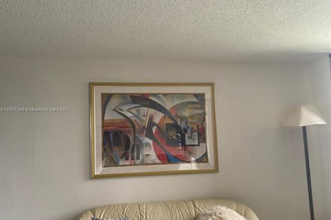 Condo in Pompano Beach, Florida, 3 bedrooms  № 1922147 - photo 9