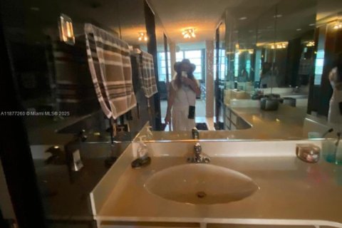 Condo in Pompano Beach, Florida, 3 bedrooms  № 1922147 - photo 22