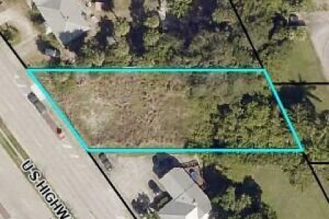 Commercial property in Sebastian, Florida № 2146787