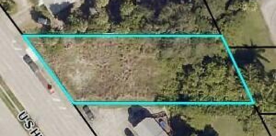 Commercial property in Sebastian, Florida № 2146787