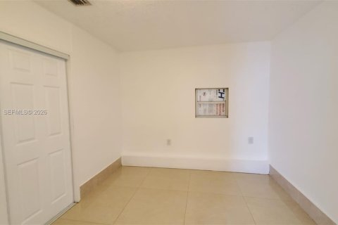 Снять в аренду коммерческую недвижимость в Холливуд, Флорида 1 спальня, 65.03м2, № 2004872 - фото 11