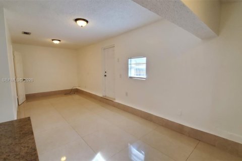 Снять в аренду коммерческую недвижимость в Холливуд, Флорида 1 спальня, 65.03м2, № 2004872 - фото 5