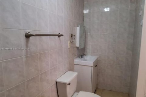 Снять в аренду коммерческую недвижимость в Холливуд, Флорида 1 спальня, 65.03м2, № 2004872 - фото 8