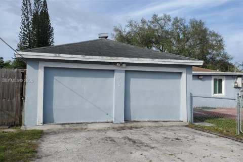 Коммерческая недвижимость в Холливуд, Флорида 1 спальня, 65.03м2 № 2004872