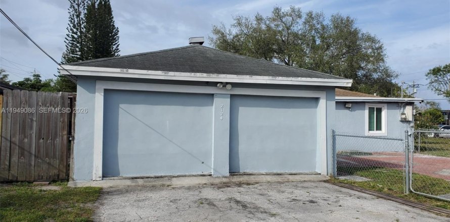 Коммерческая недвижимость в Холливуд, Флорида 1 спальня, 65.03м2 № 2004872