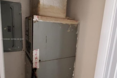 Снять в аренду коммерческую недвижимость в Холливуд, Флорида 1 спальня, 65.03м2, № 2004872 - фото 7