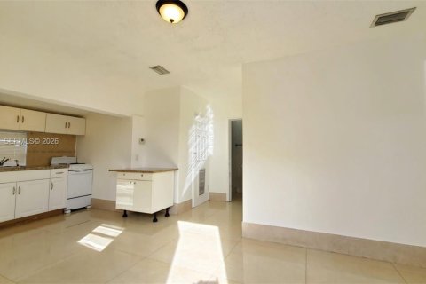 Снять в аренду коммерческую недвижимость в Холливуд, Флорида 1 спальня, 65.03м2, № 2004872 - фото 12