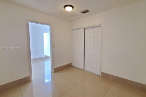 Снять в аренду коммерческую недвижимость в Холливуд, Флорида 1 спальня, 65.03м2, № 2004872 - фото 10