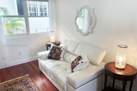 Condominio en alquiler en Miami Beach, Florida, 47.84 m2 № 1957010 - foto 10