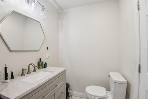 Touwnhouse à vendre à Palm Harbor, Floride: 2 chambres, 117.71 m2 № 2122309 - photo 18