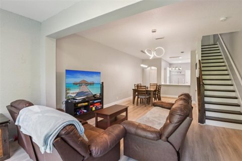 Touwnhouse à vendre à Palm Harbor, Floride: 2 chambres, 117.71 m2 № 2122309 - photo 5