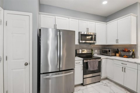 Touwnhouse à vendre à Palm Harbor, Floride: 2 chambres, 117.71 m2 № 2122309 - photo 9