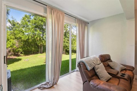 Touwnhouse à vendre à Palm Harbor, Floride: 2 chambres, 117.71 m2 № 2122309 - photo 6