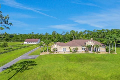House in New Smyrna Beach, Florida 4 bedrooms, 444.17 sq.m. № 2267156