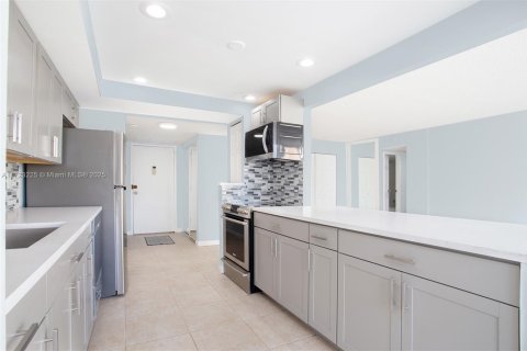 Copropriété à vendre à Hallandale Beach, Floride: 2 chambres, 112.41 m2 № 1979485 - photo 5