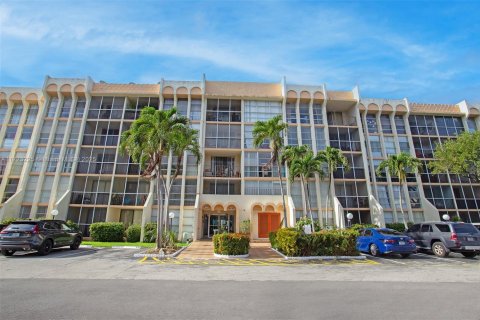 Copropriété à vendre à Hallandale Beach, Floride: 2 chambres, 112.41 m2 № 1979485 - photo 29