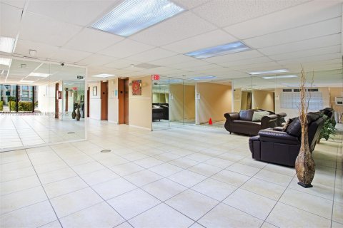 Copropriété à vendre à Hallandale Beach, Floride: 2 chambres, 112.41 m2 № 1979485 - photo 26