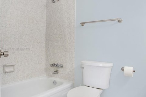 Copropriété à vendre à Hallandale Beach, Floride: 2 chambres, 112.41 m2 № 1979485 - photo 18