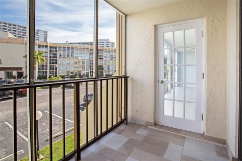 Copropriété à vendre à Hallandale Beach, Floride: 2 chambres, 112.41 m2 № 1979485 - photo 16