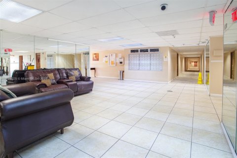 Copropriété à vendre à Hallandale Beach, Floride: 2 chambres, 112.41 m2 № 1979485 - photo 25