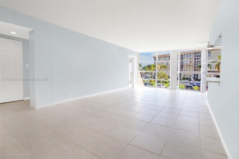 Copropriété à vendre à Hallandale Beach, Floride: 2 chambres, 112.41 m2 № 1979485 - photo 7