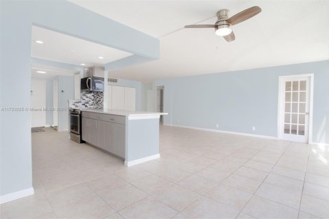 Copropriété à vendre à Hallandale Beach, Floride: 2 chambres, 112.41 m2 № 1979485 - photo 9