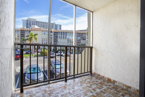 Copropriété à vendre à Hallandale Beach, Floride: 2 chambres, 112.41 m2 № 1979485 - photo 23