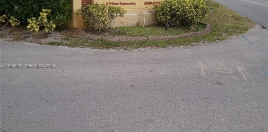Touwnhouse à Lauderdale Lakes, Floride 3 chambres, 152.82 m2 № 2297508