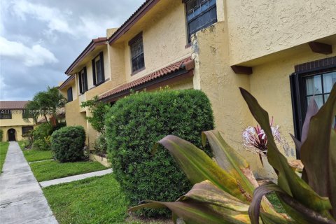 Touwnhouse à vendre à Lauderdale Lakes, Floride: 3 chambres, 152.82 m2 № 2297508 - photo 3