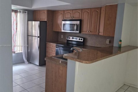 Touwnhouse à vendre à Lauderdale Lakes, Floride: 3 chambres, 152.82 m2 № 2297508 - photo 7