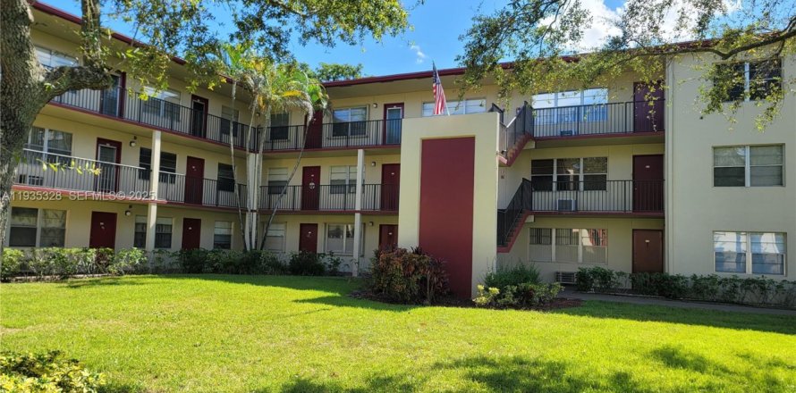 Condominio en Pembroke Pines, Florida, 1 dormitorio  № 1993768