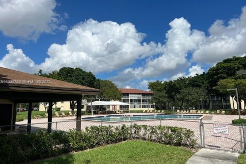 Condominio en alquiler en Pembroke Pines, Florida, 1 dormitorio, 75.34 m2 № 1993768 - foto 22