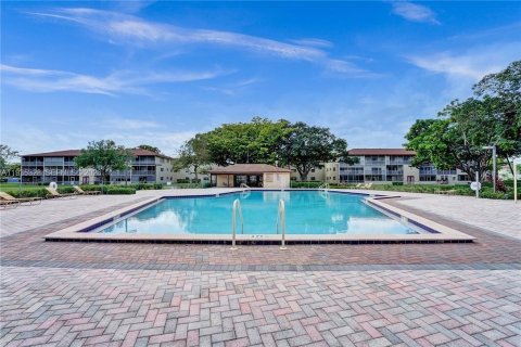 Condo in Pembroke Pines, Florida, 1 bedroom  № 1993768 - photo 25