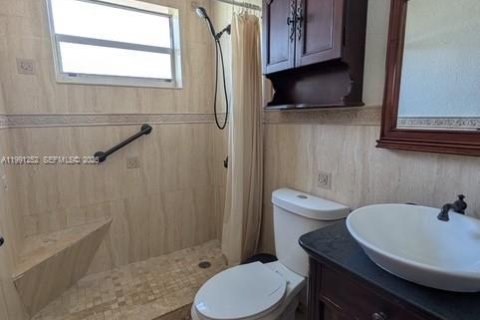 House in Hialeah, Florida 3 bedrooms, 95.22 sq.m. № 2052308 - photo 7