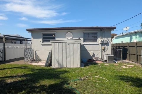 House in Hialeah, Florida 3 bedrooms, 95.22 sq.m. № 2052308 - photo 5