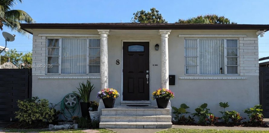 House in Hialeah, Florida 3 bedrooms, 95.22 sq.m. № 2052308