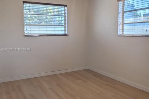 House in Hialeah, Florida 3 bedrooms, 95.22 sq.m. № 2052308 - photo 6