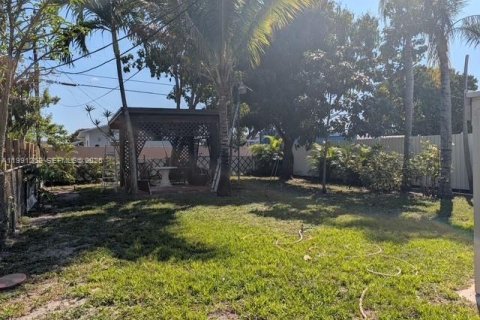 House in Hialeah, Florida 3 bedrooms, 95.22 sq.m. № 2052308 - photo 3