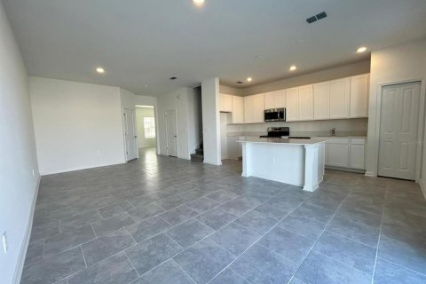 Townhouse in Davenport, Florida 3 bedrooms, 156.91 sq.m. № 2233141 - photo 3