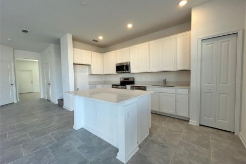 Townhouse in Davenport, Florida 3 bedrooms, 156.91 sq.m. № 2233141 - photo 7