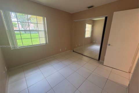 House in Weston, Florida 3 bedrooms, 106.93 sq.m. № 2305398 - photo 11